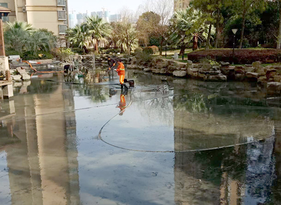 蓬莱景观池淤泥清理